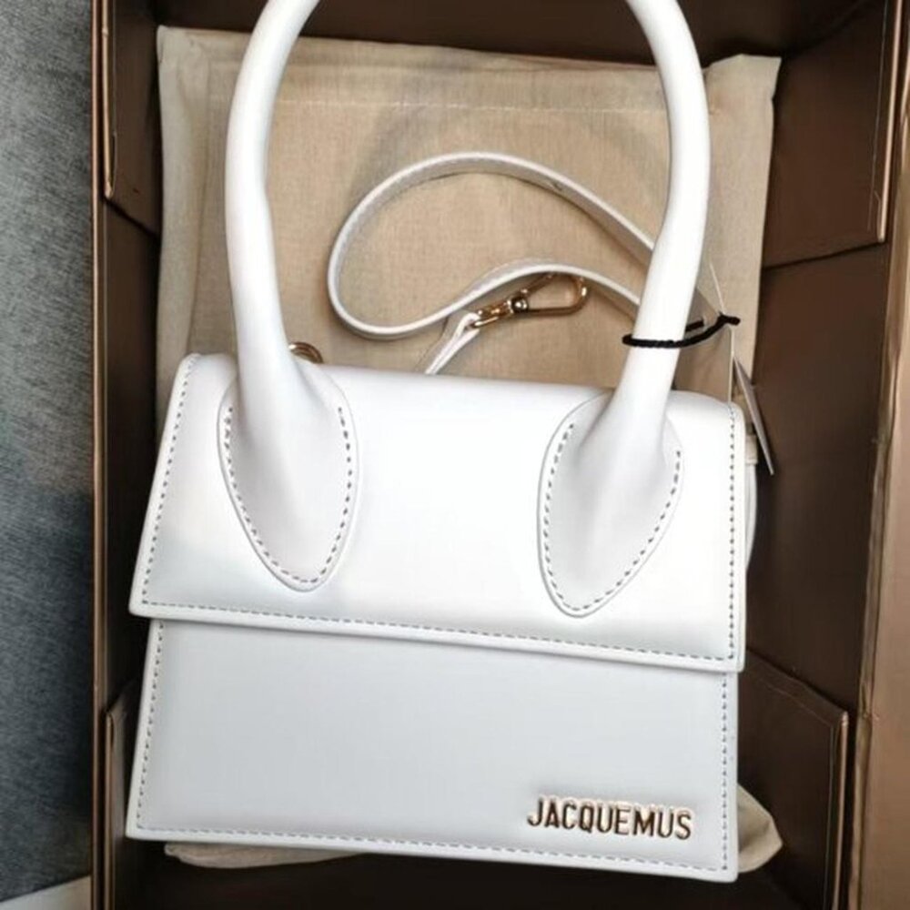 Lady's single-shoulder tote bag